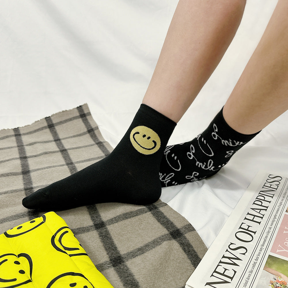 Women's Crew Handwriting Smile Mismatched AB Socks