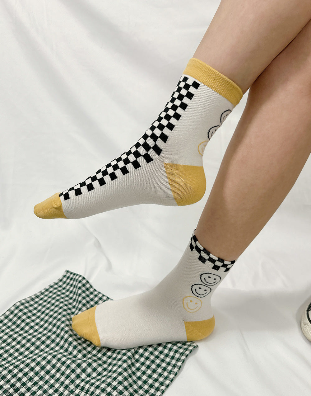 Women's Crew Check Board Smile Mismatched AB Socks