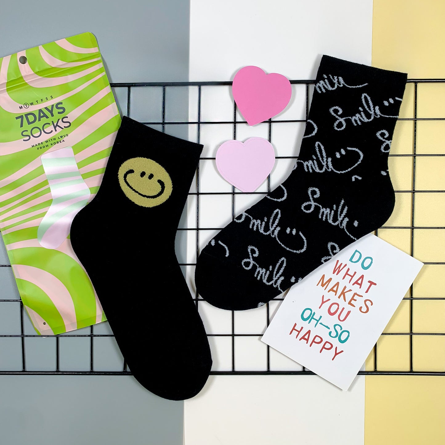 Women's Crew Handwriting Smile Mismatched AB Socks