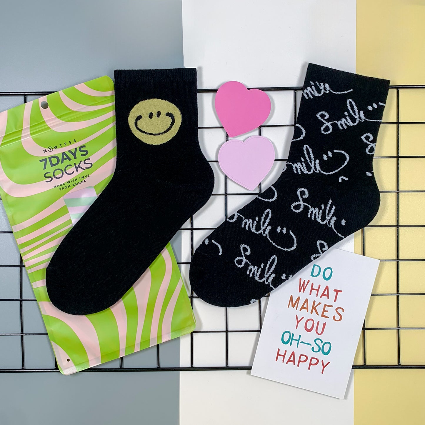Women's Crew Handwriting Smile Mismatched AB Socks