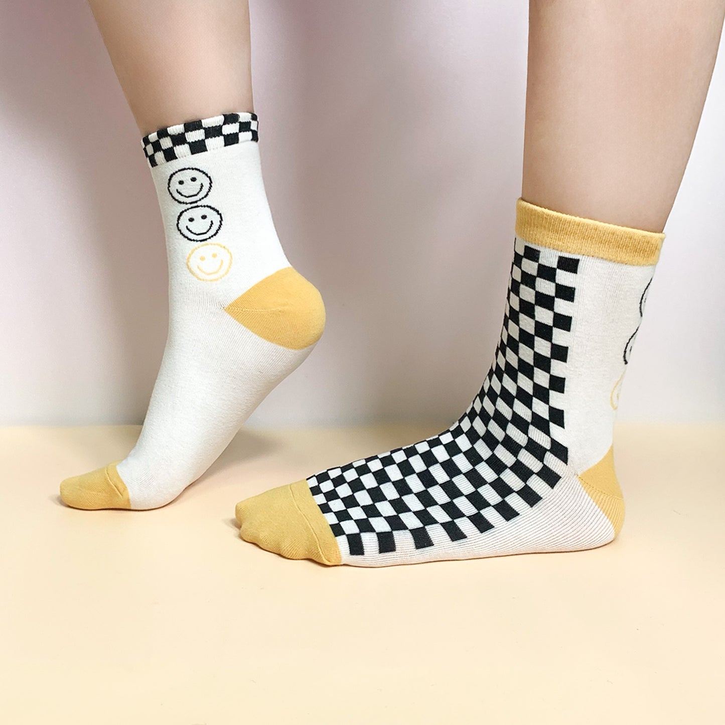 Women's Crew Check Board Smile Mismatched AB Socks