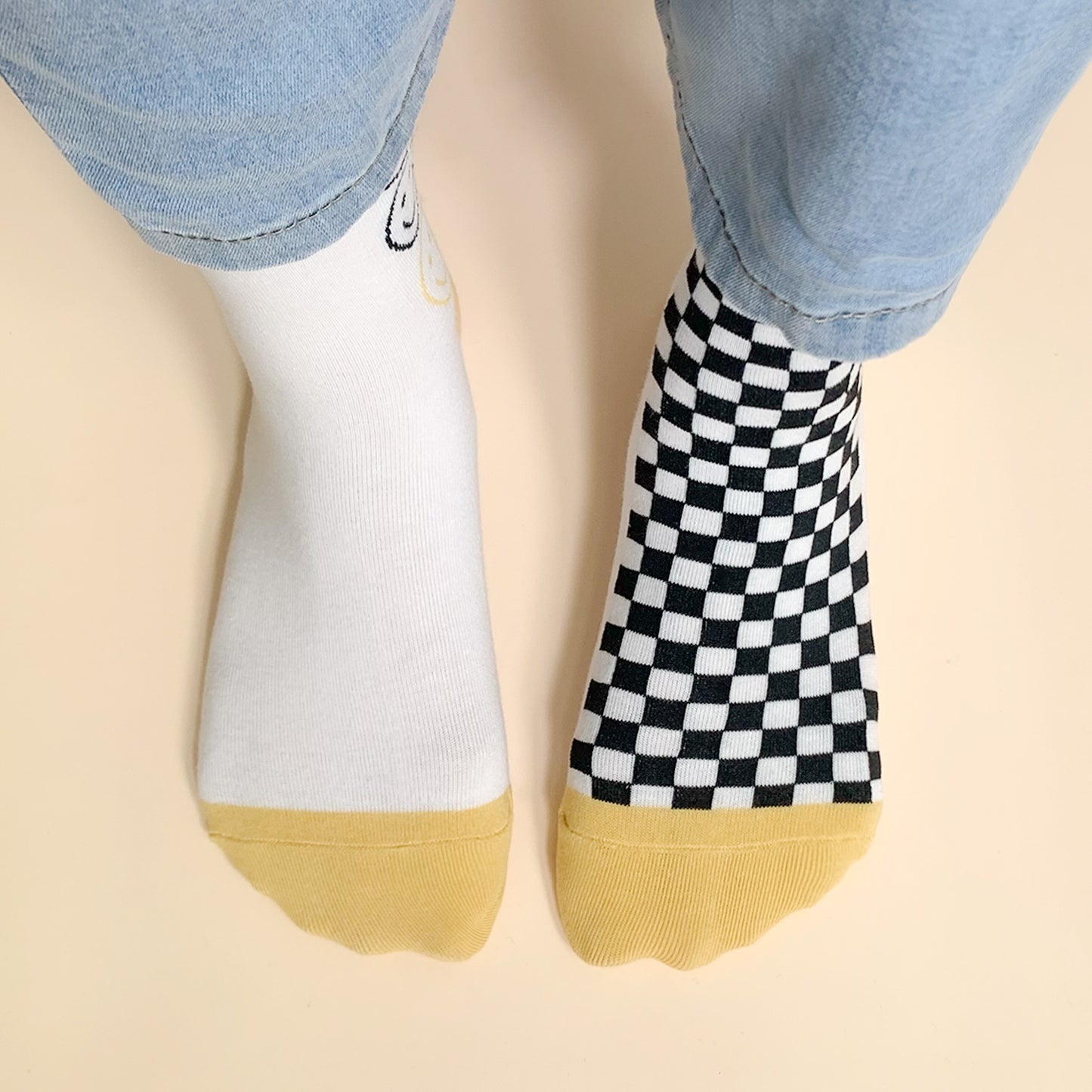 Women's Crew Check Board Smile Mismatched AB Socks