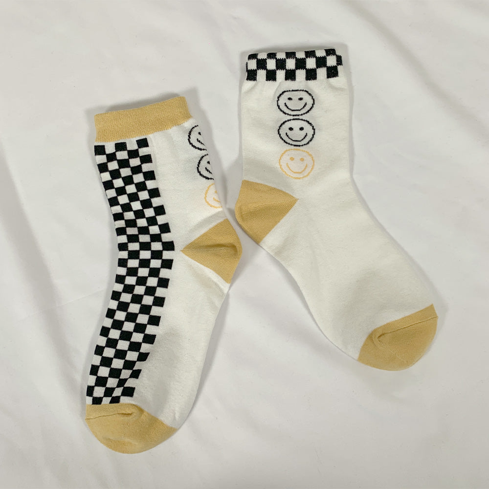 Women's Crew Check Board Smile Mismatched AB Socks