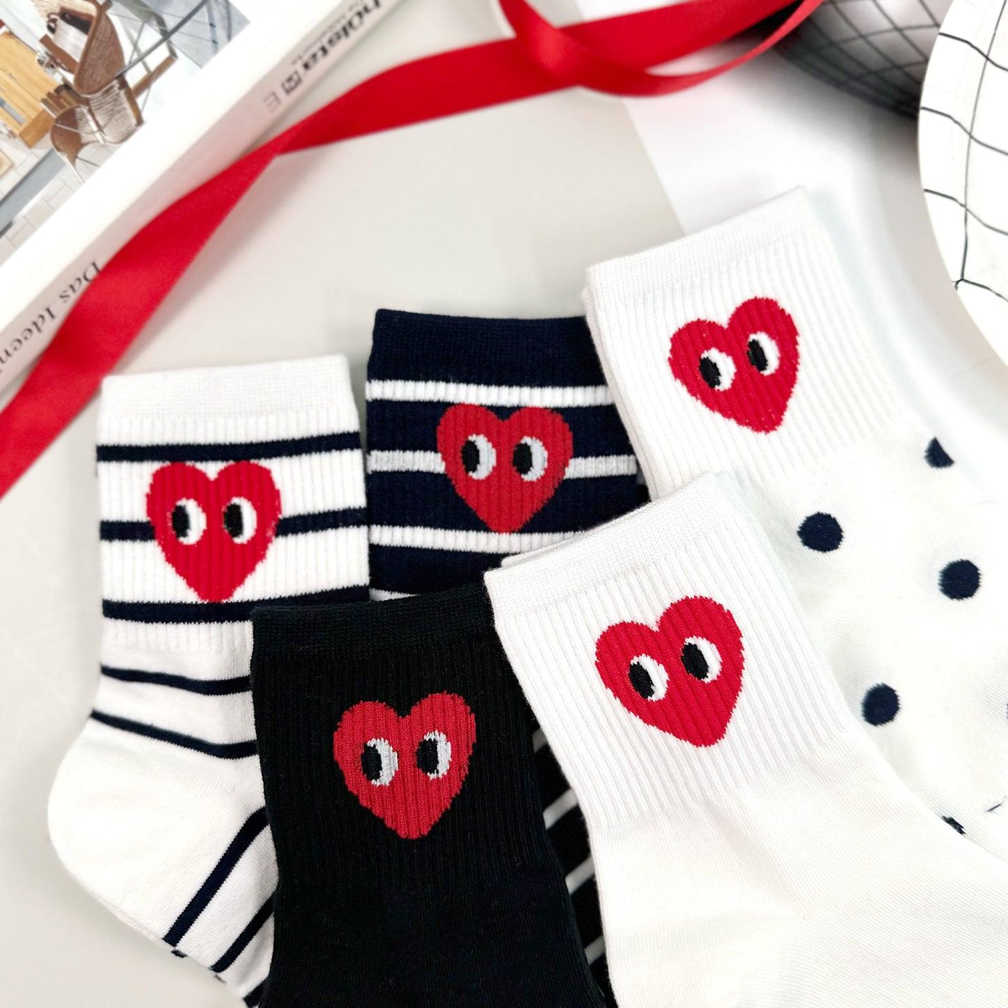 Women's Crew Falling In Love Socks