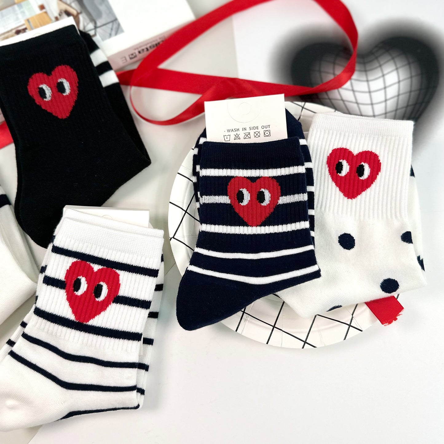 Women's Crew Falling In Love Socks