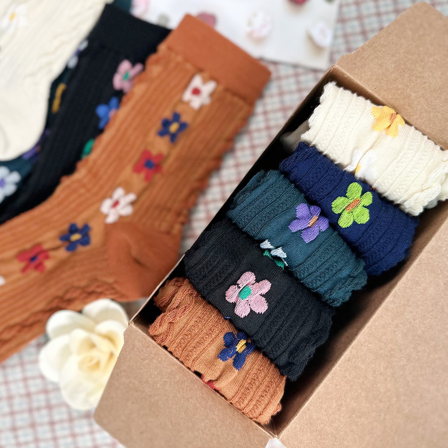 Women's Crew Line Flower Socks