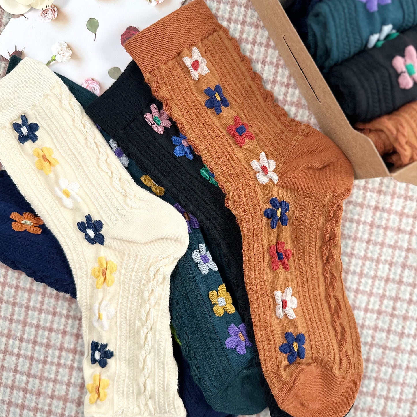Women's Crew Line Flower Socks