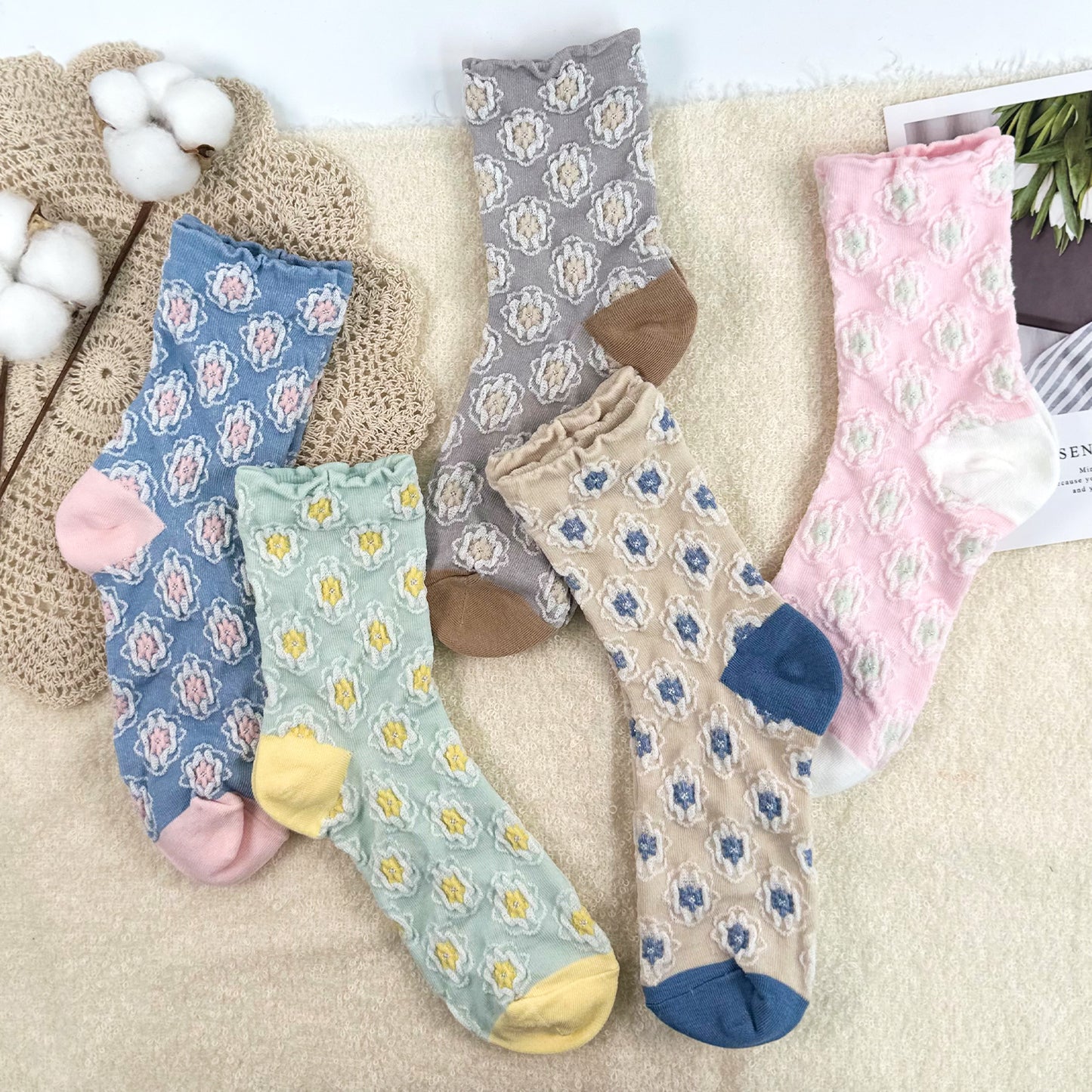 Women's Crew Soft Flower Pattern Socks
