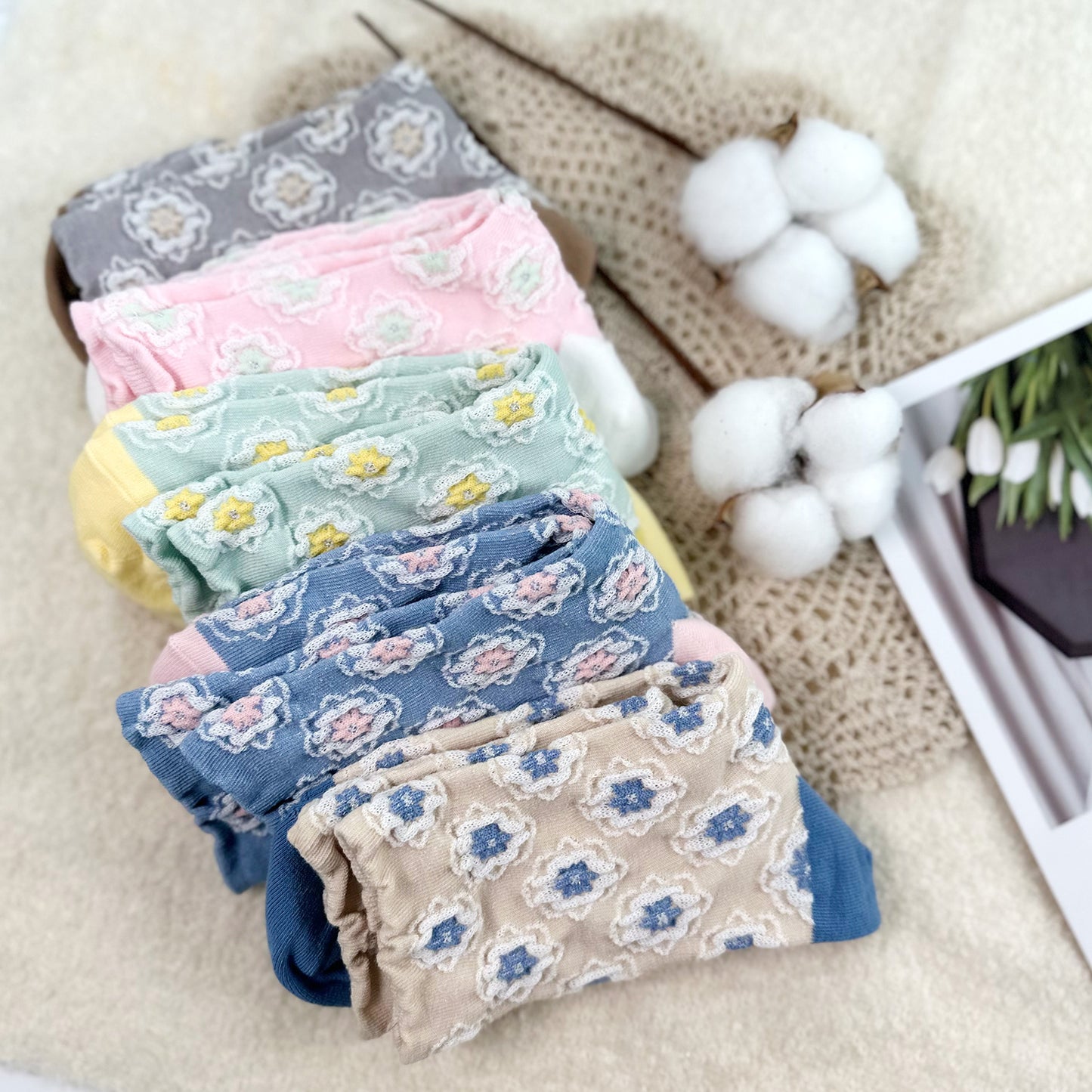 Women's Crew Soft Flower Pattern Socks