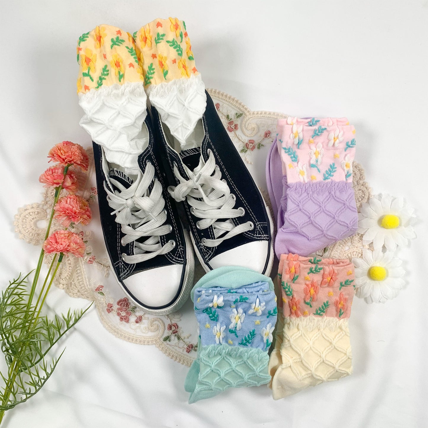 Women's Crew Spring Flower Lace Socks