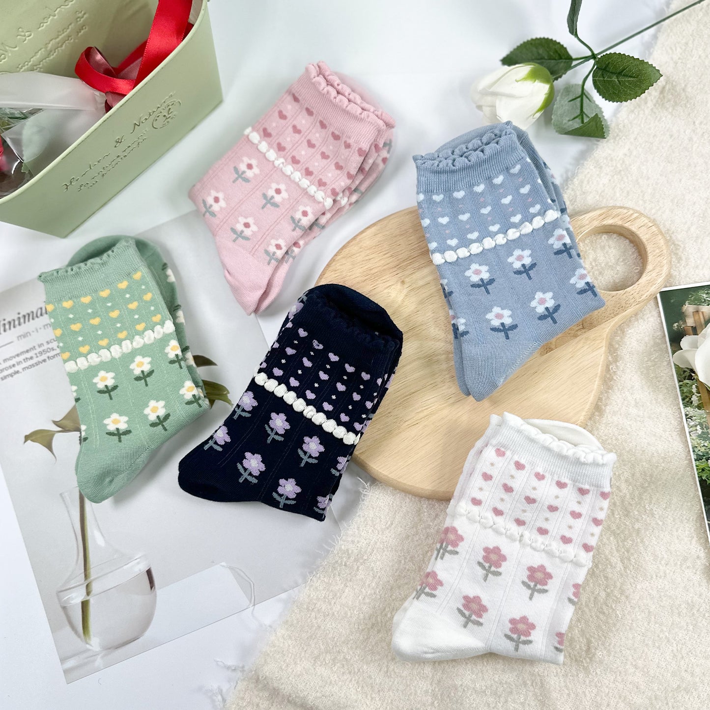 Women's Crew Heart Flower Socks