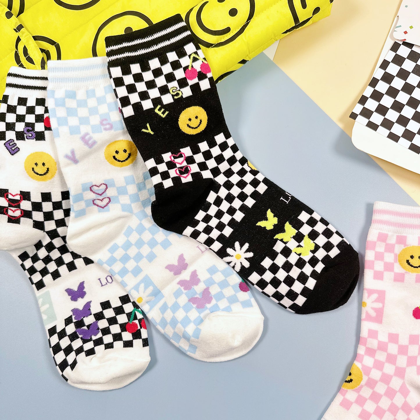 Women's Crew Checkboard Smile Socks