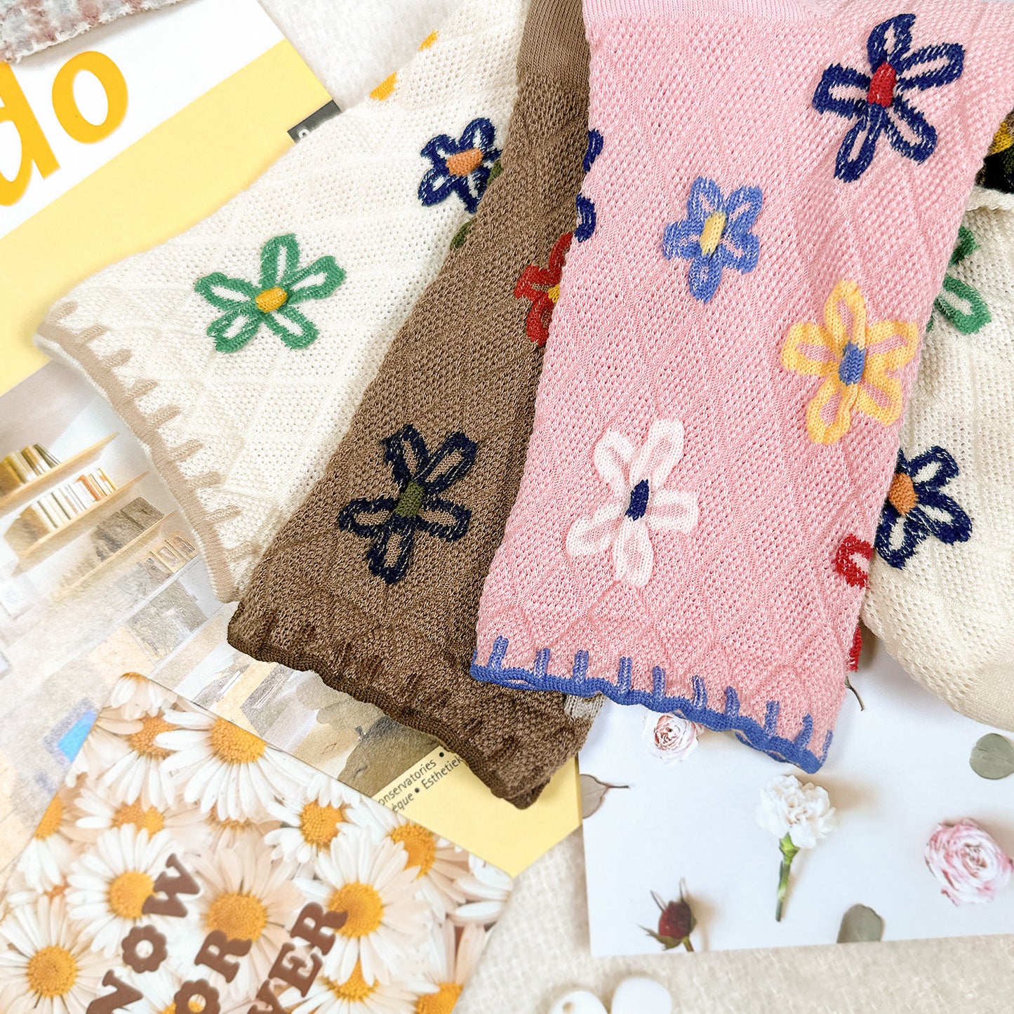 Women's Crew Flower Knit Pattern Socks