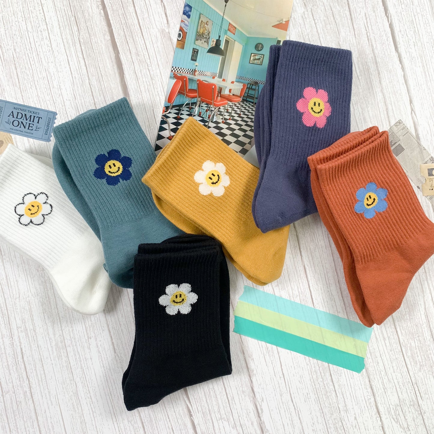 Women's Crew Smile Flower Band Socks