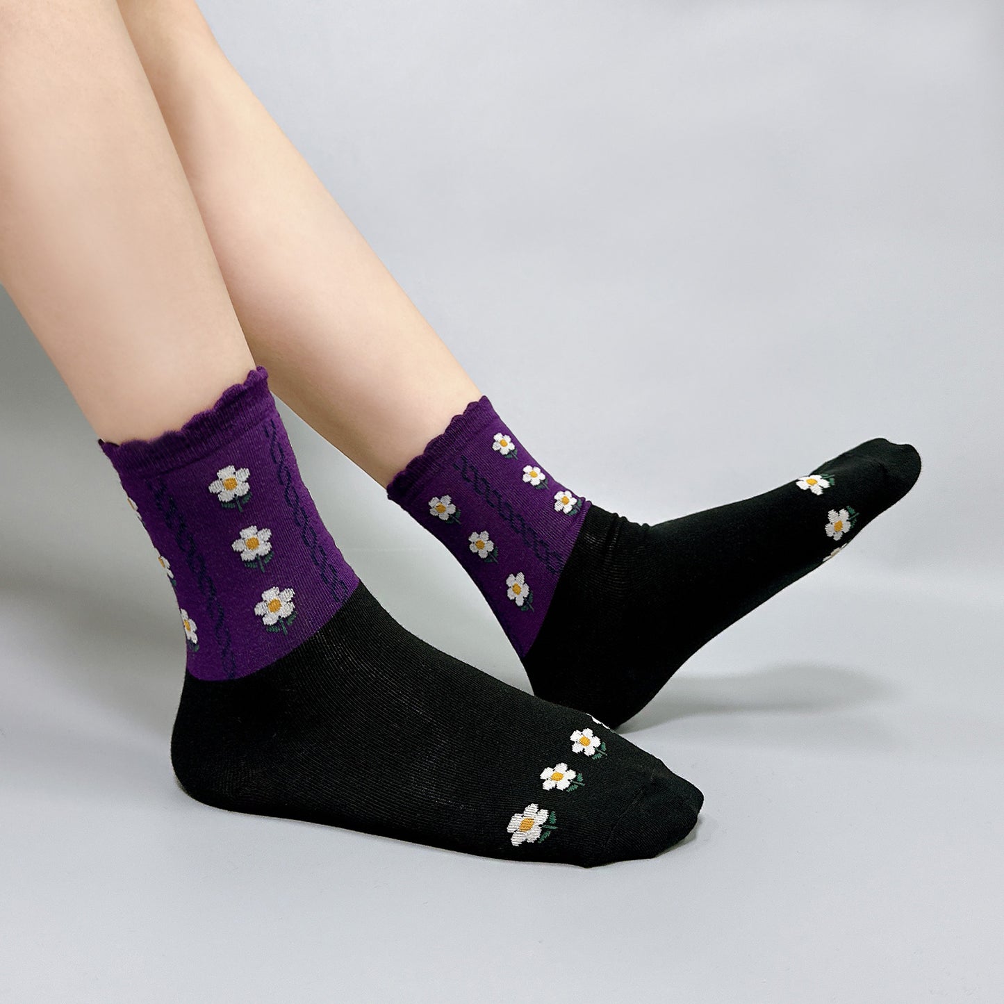 Women's Picot Flower Pattern Crew Socks