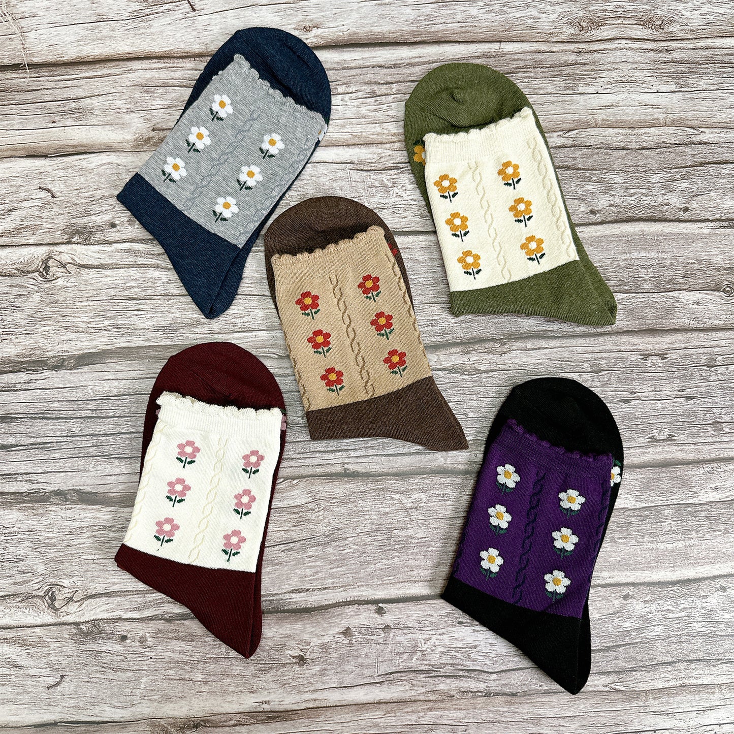 Women's Picot Flower Pattern Crew Socks