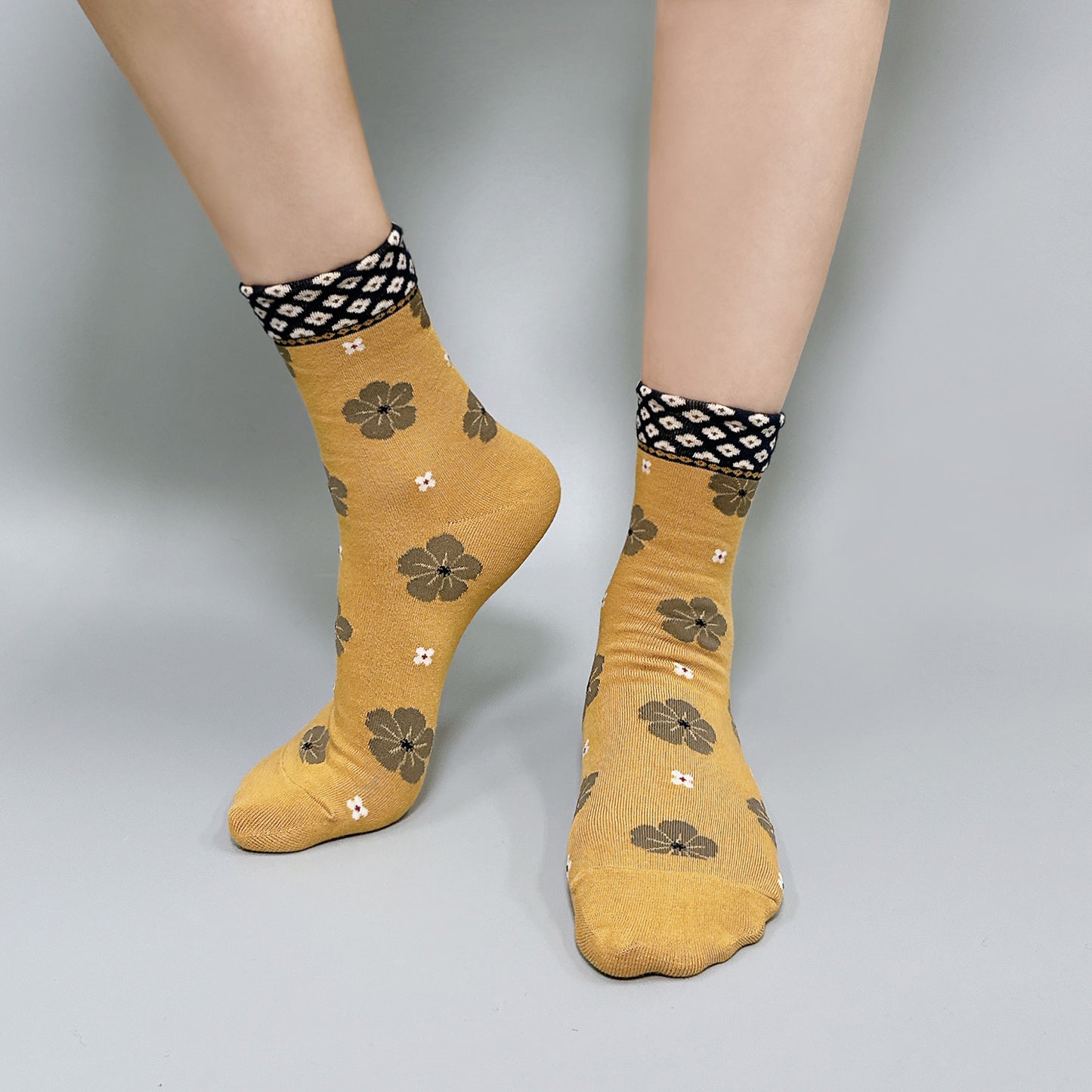 Women's Flower Pattern Crew Socks