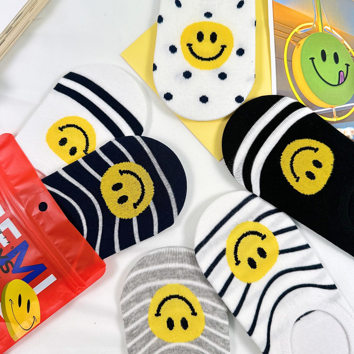 Women's No Show Happy Smile Socks