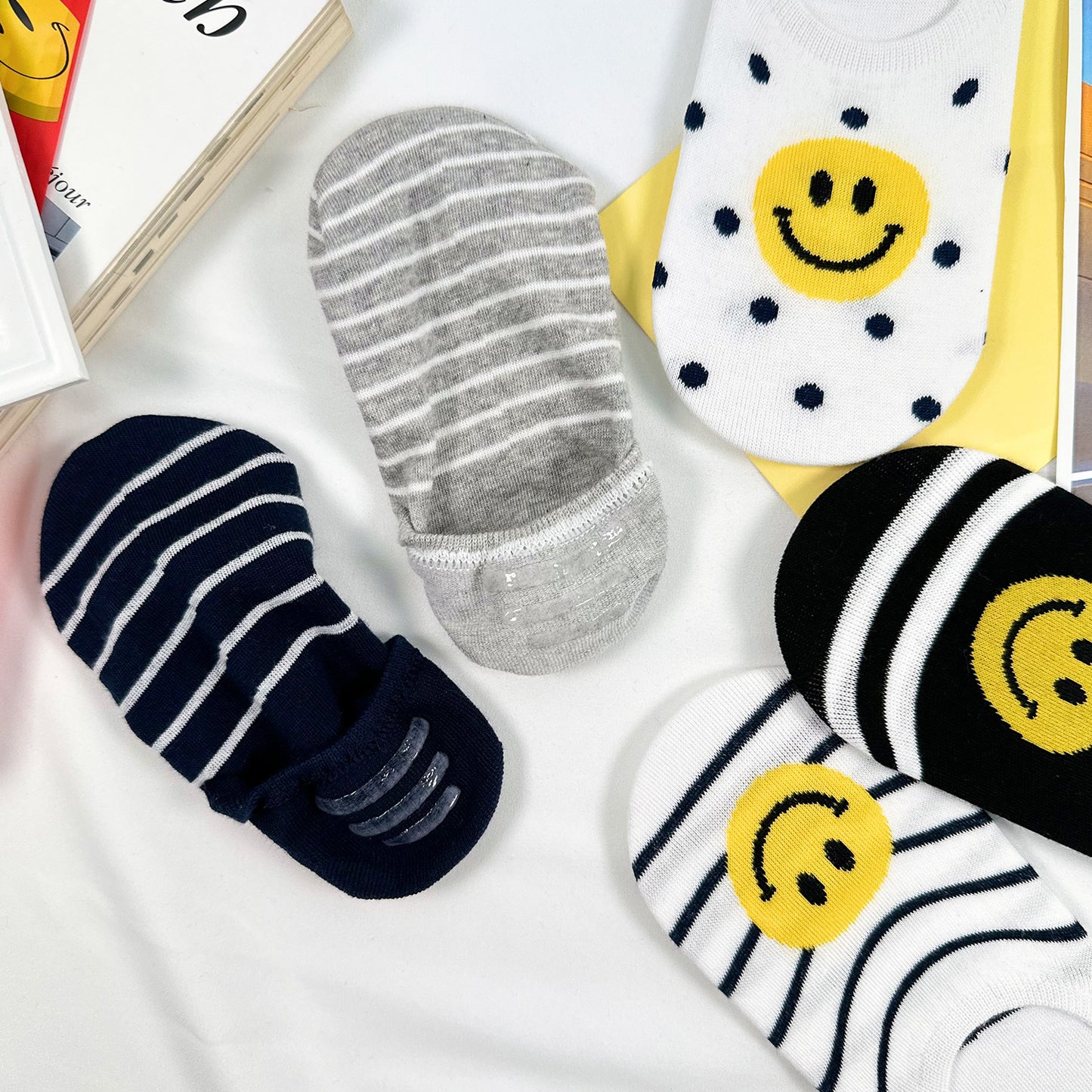Women's No Show Happy Smile Socks