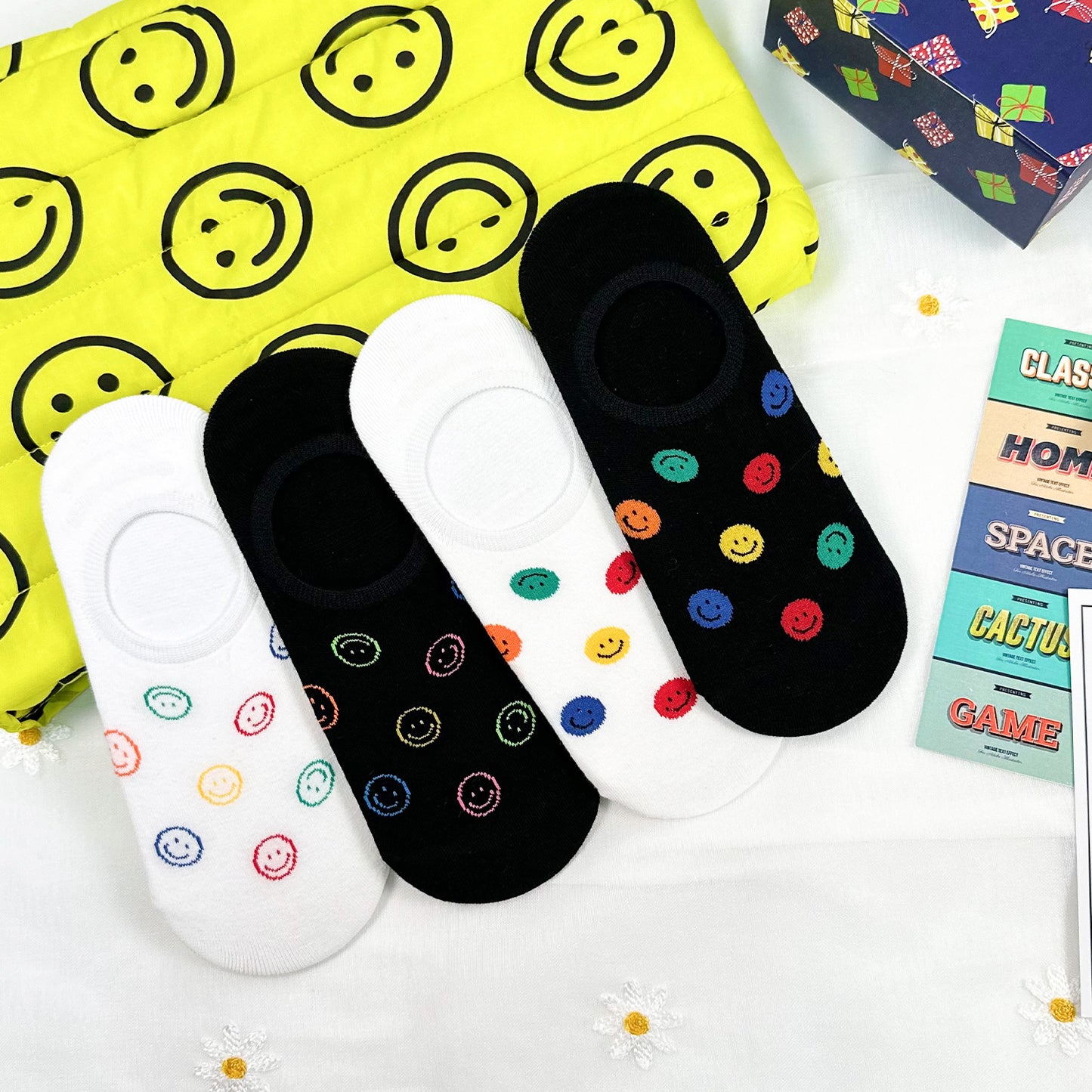Women's No Show Popping Smile Socks
