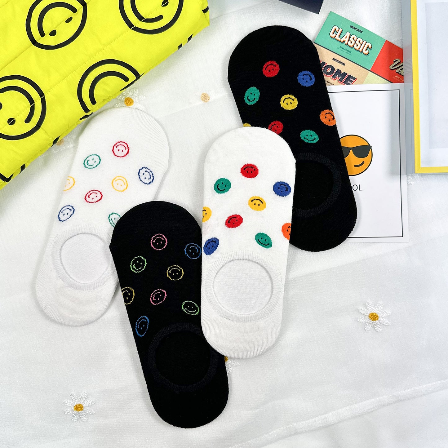 Women's No Show Popping Smile Socks