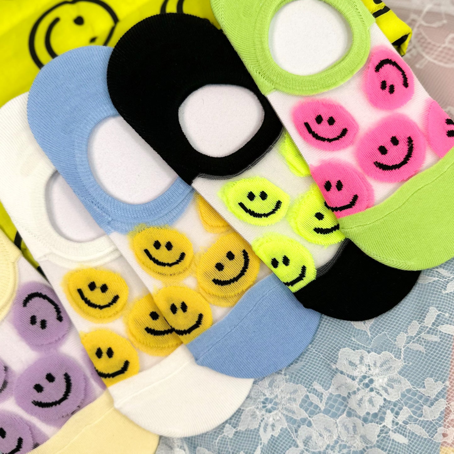 Women's No Show See-Through Popping Smile Socks
