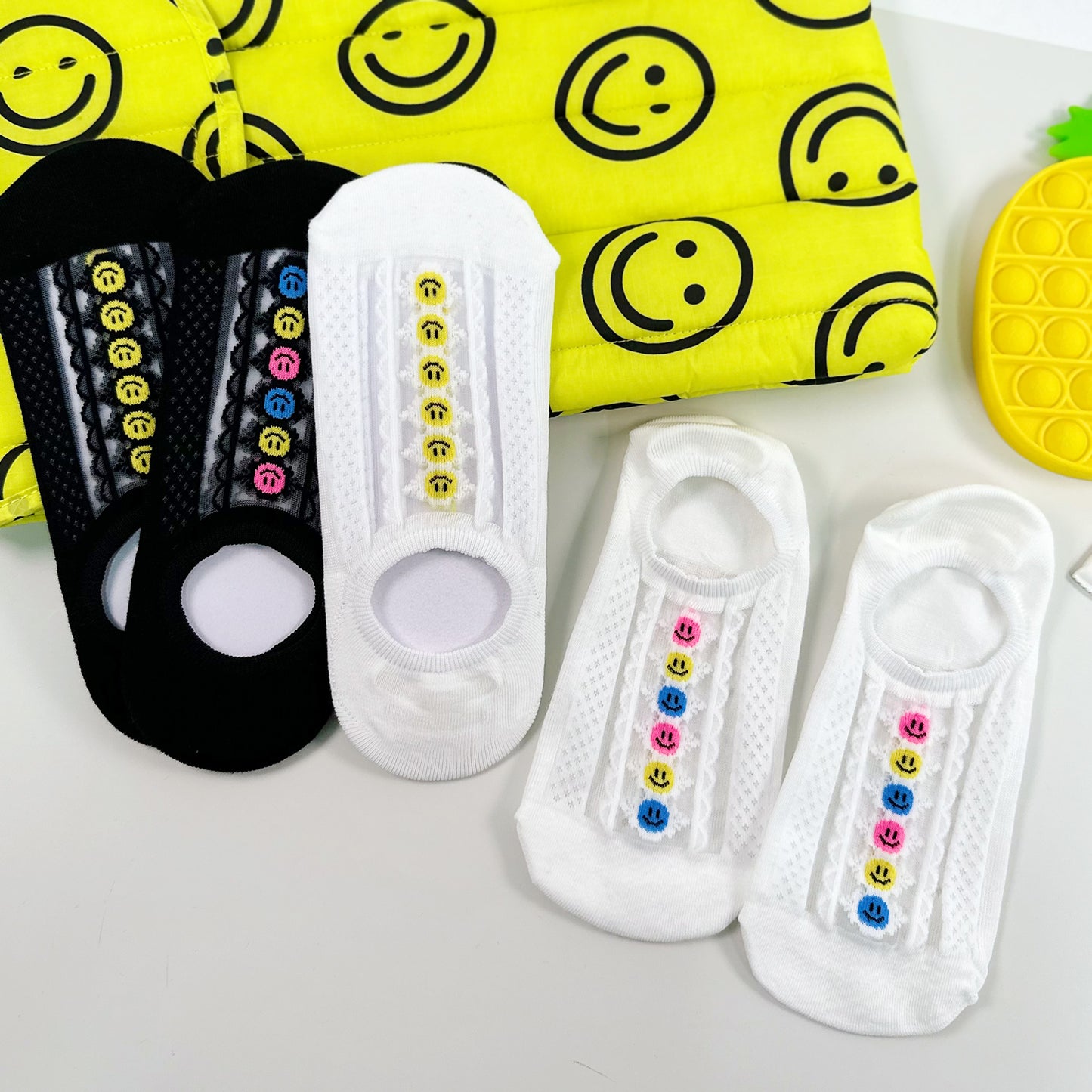 Women's No Show Line Smile See-Through Socks