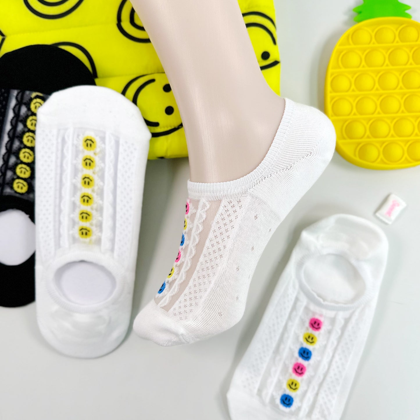 Women's No Show Line Smile See-Through Socks