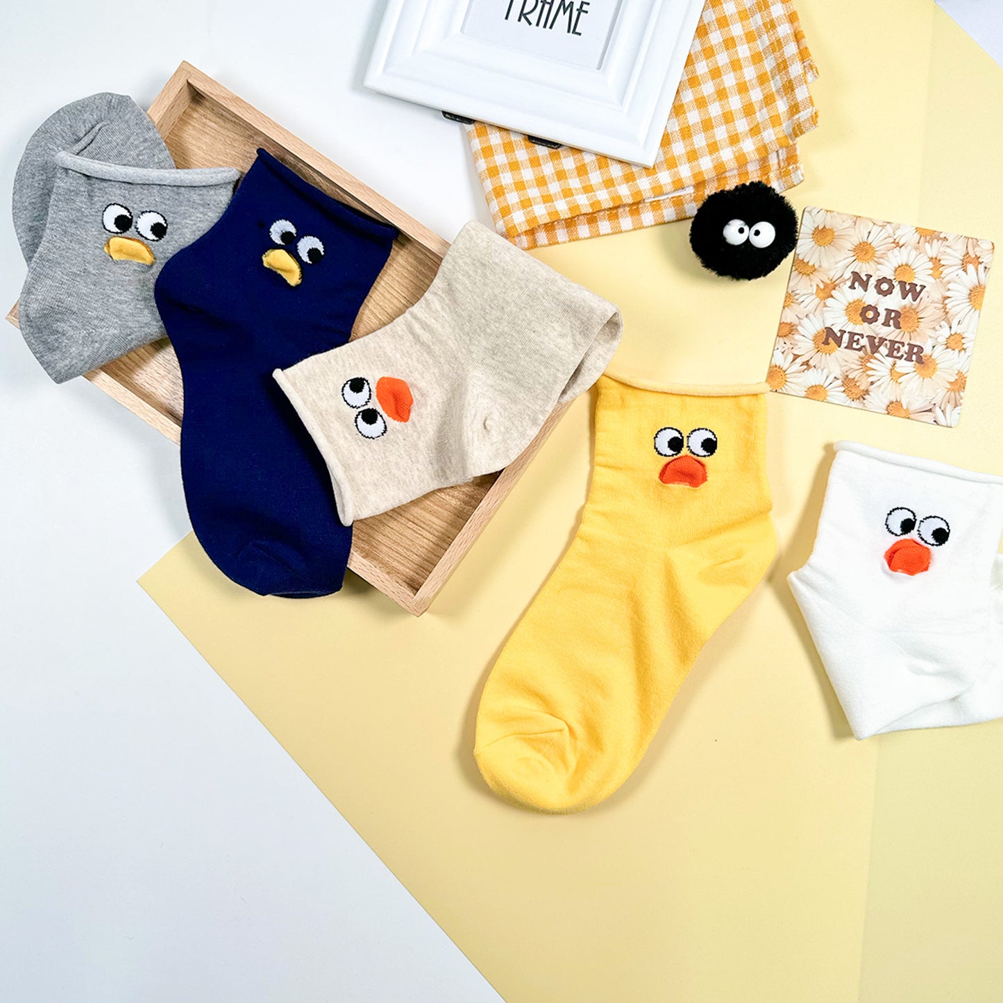 Women's Crew Look At My Eyes Socks