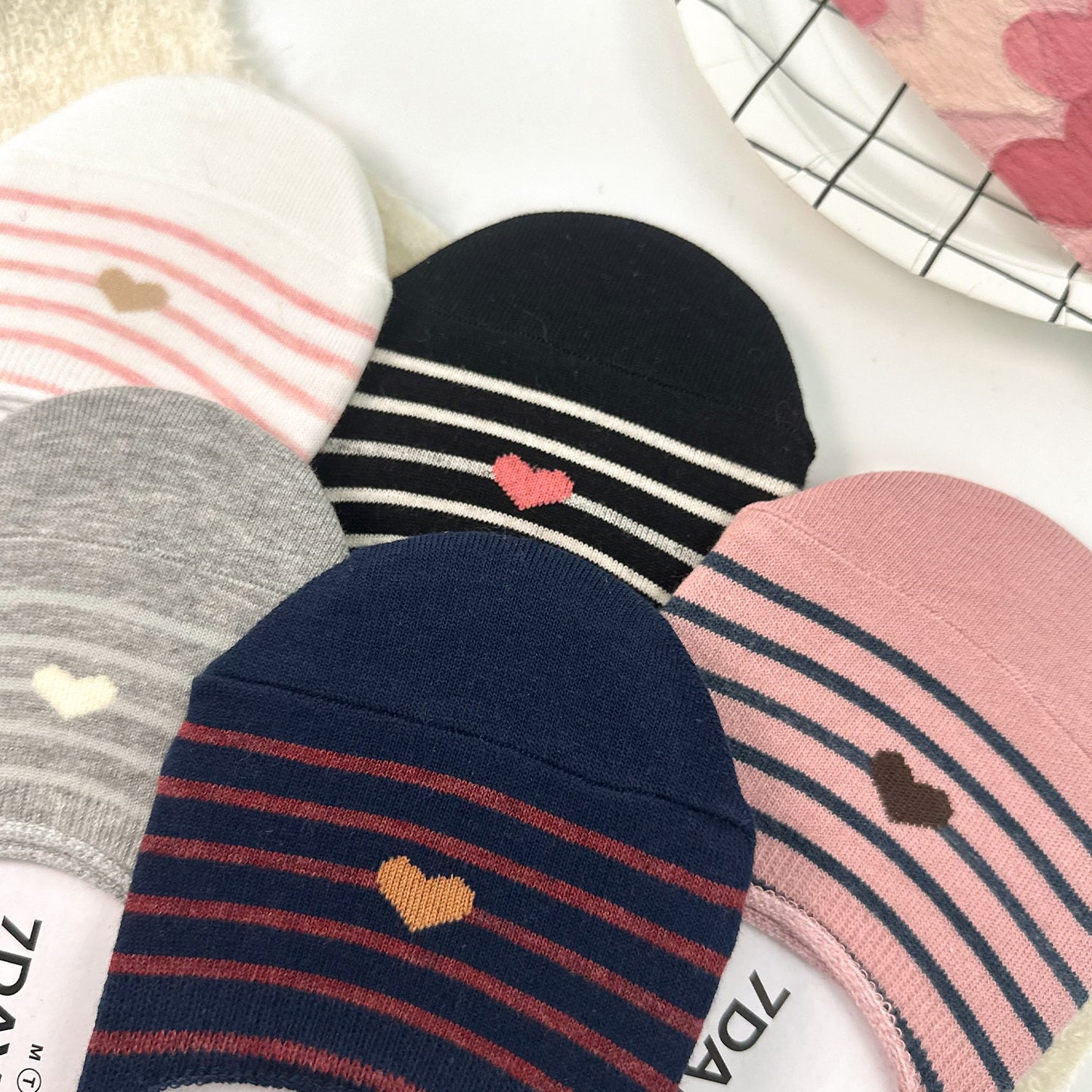 Women's No Show Rolling Heart Socks