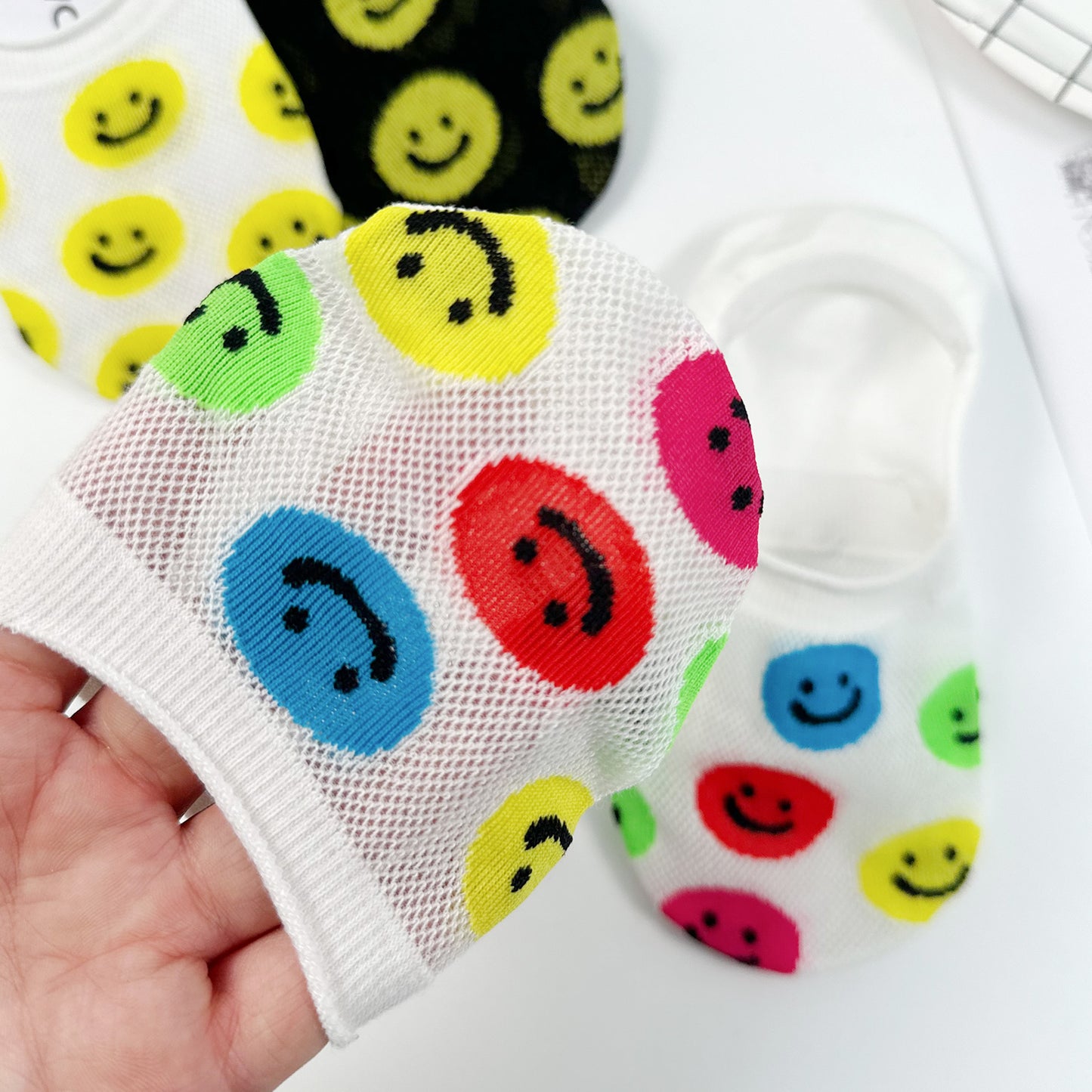 Women's No Show See-Through Smile Socks