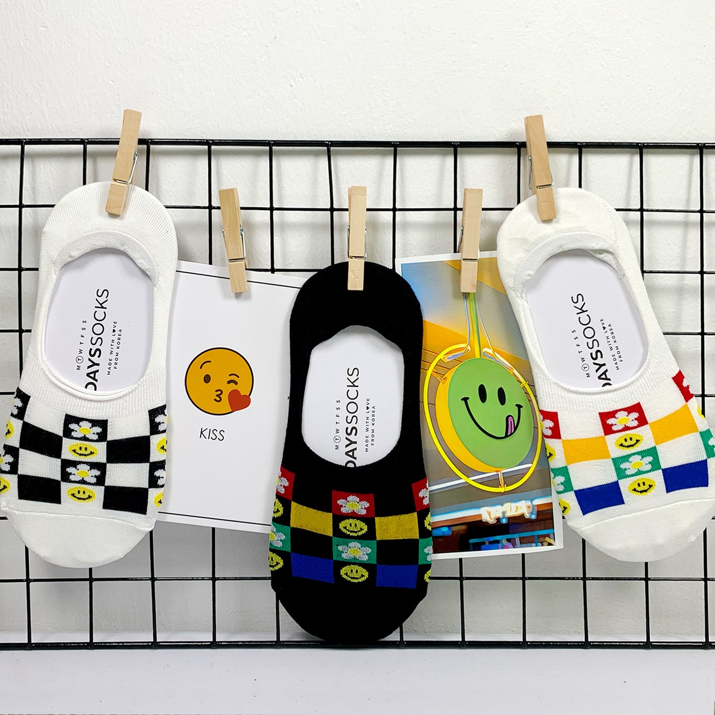 Women's No Show Smile Checkerboard Socks