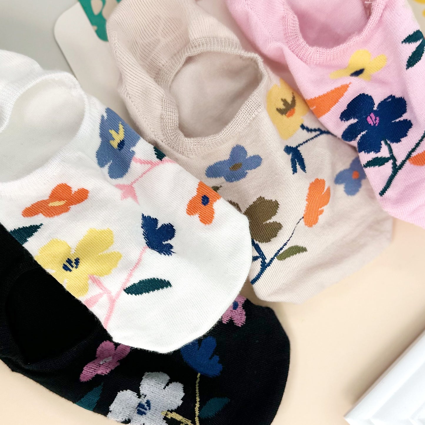 Women's No Show Fleur Flower Socks