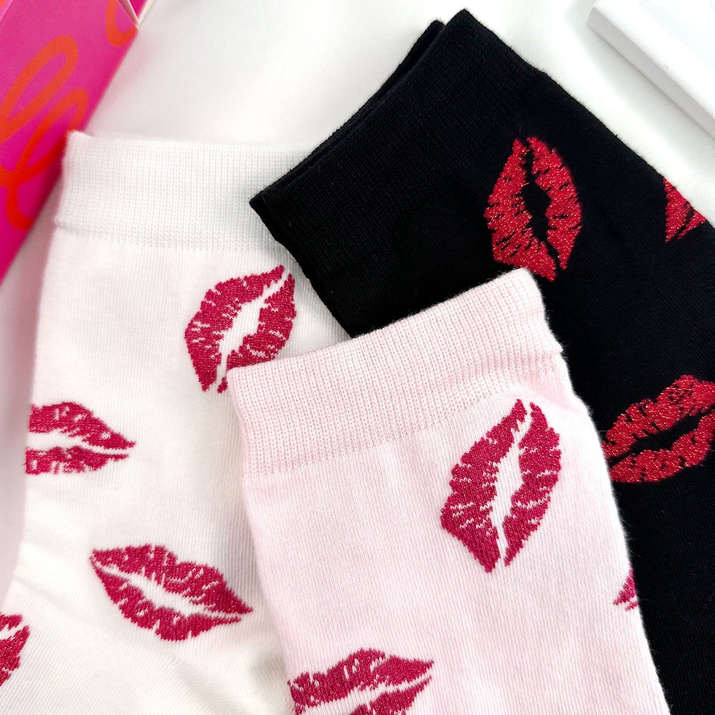 Women's Crew Kiss Socks