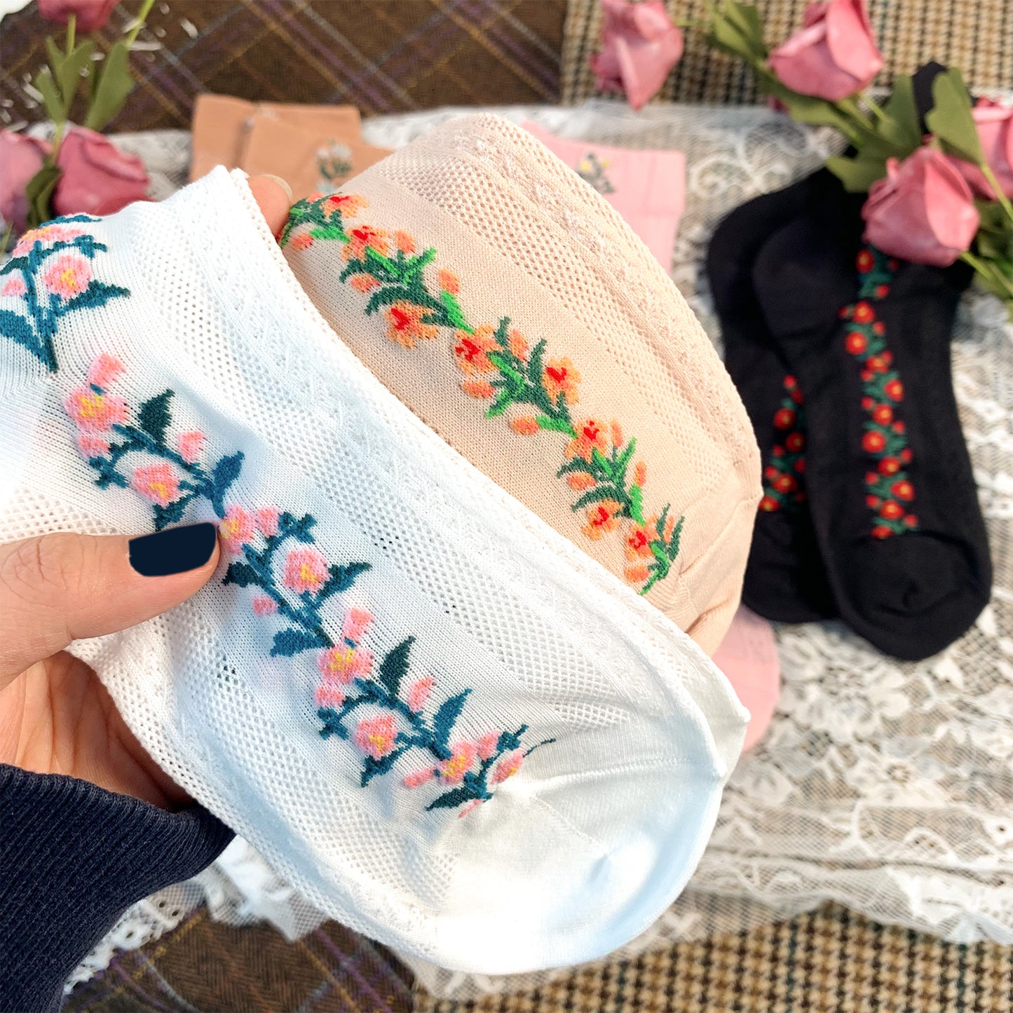 Women's Crew See-Through Flower Twist Line Socks