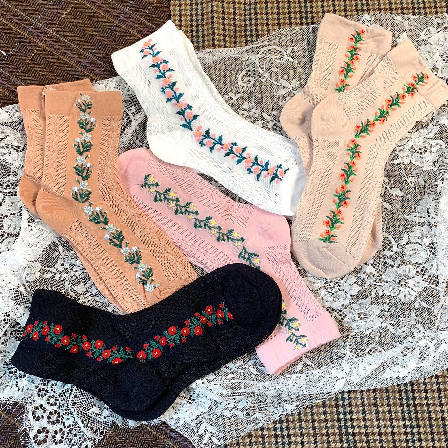 Women's Crew See-Through Flower Twist Line Socks
