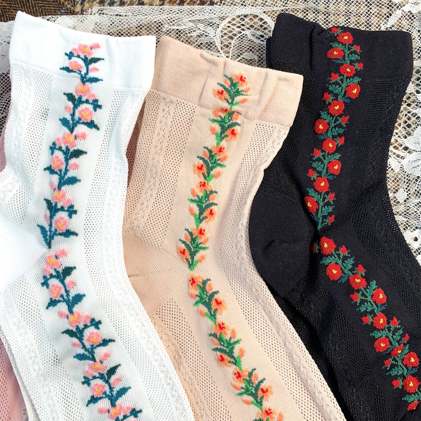 Women's Crew See-Through Flower Twist Line Socks