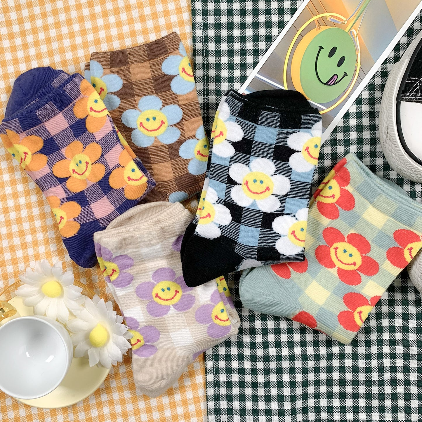 Women's Crew Check Smile Flower Socks