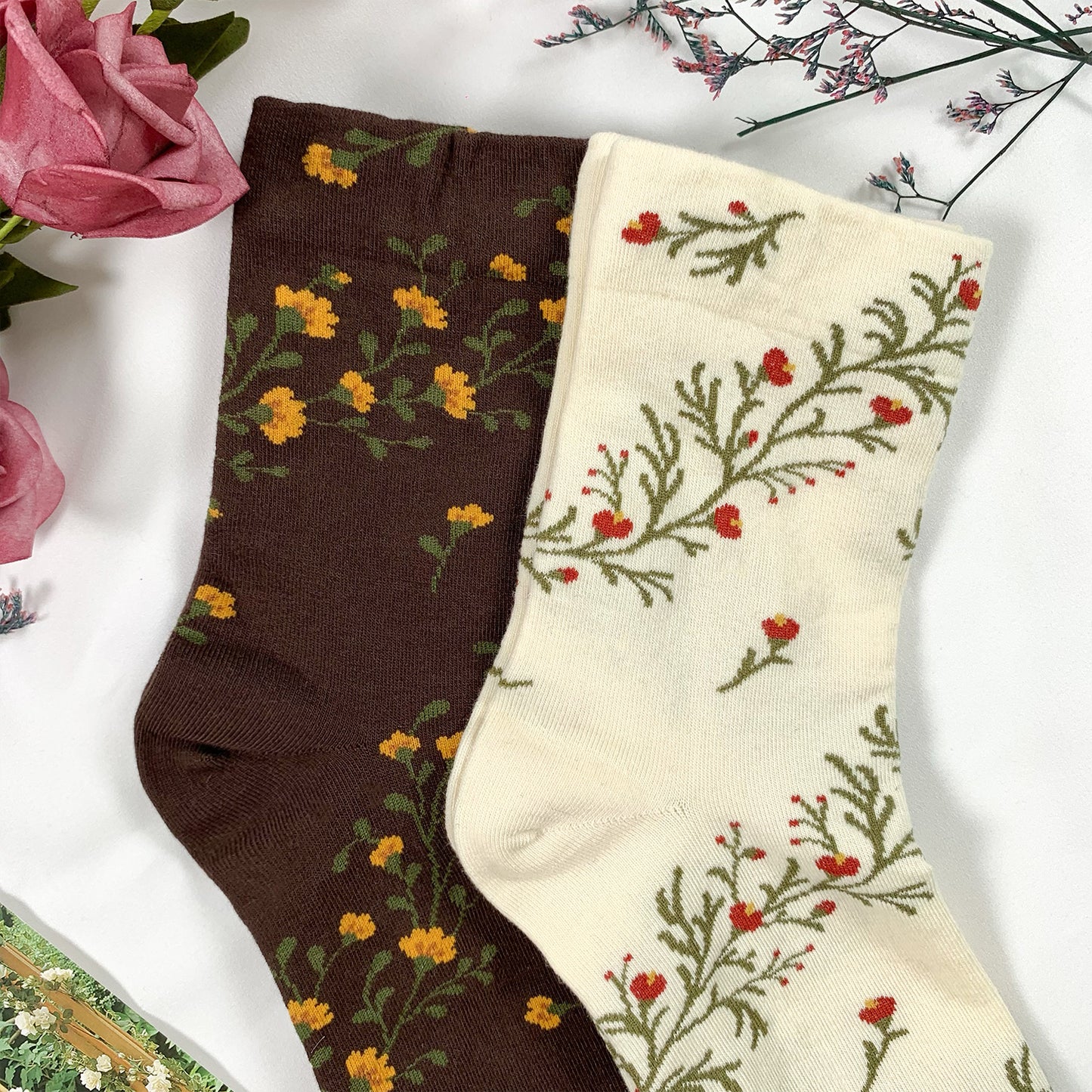 Women's Crew Twist Flower Socks
