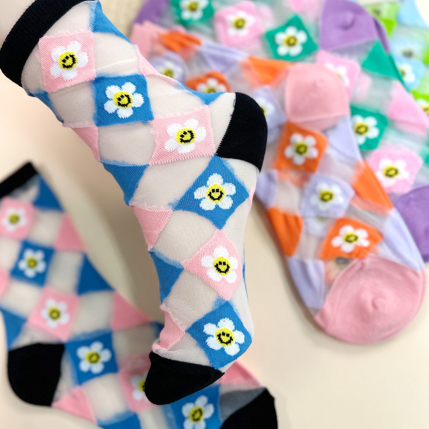 Women's Crew See-Through Smile Flower Argyle Socks