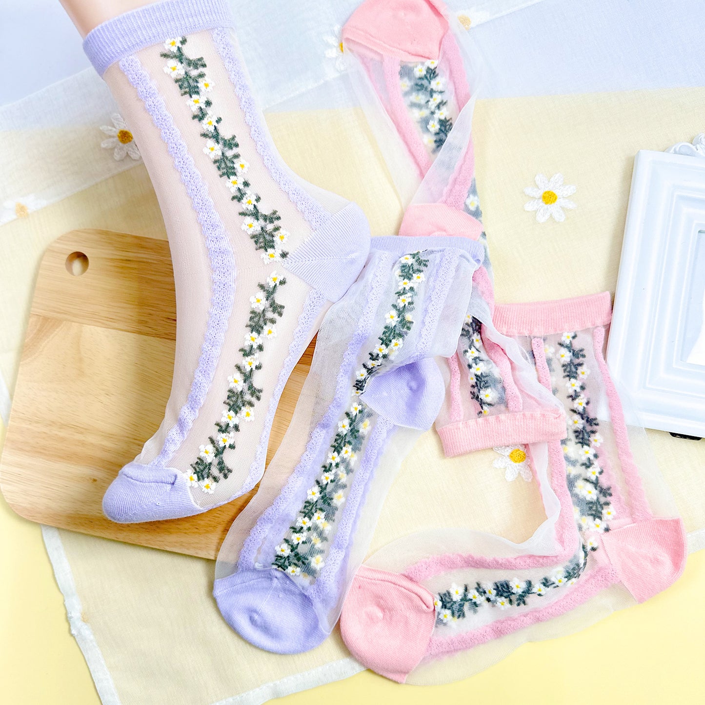 Women's Crew See-Through Lace Flower Socks