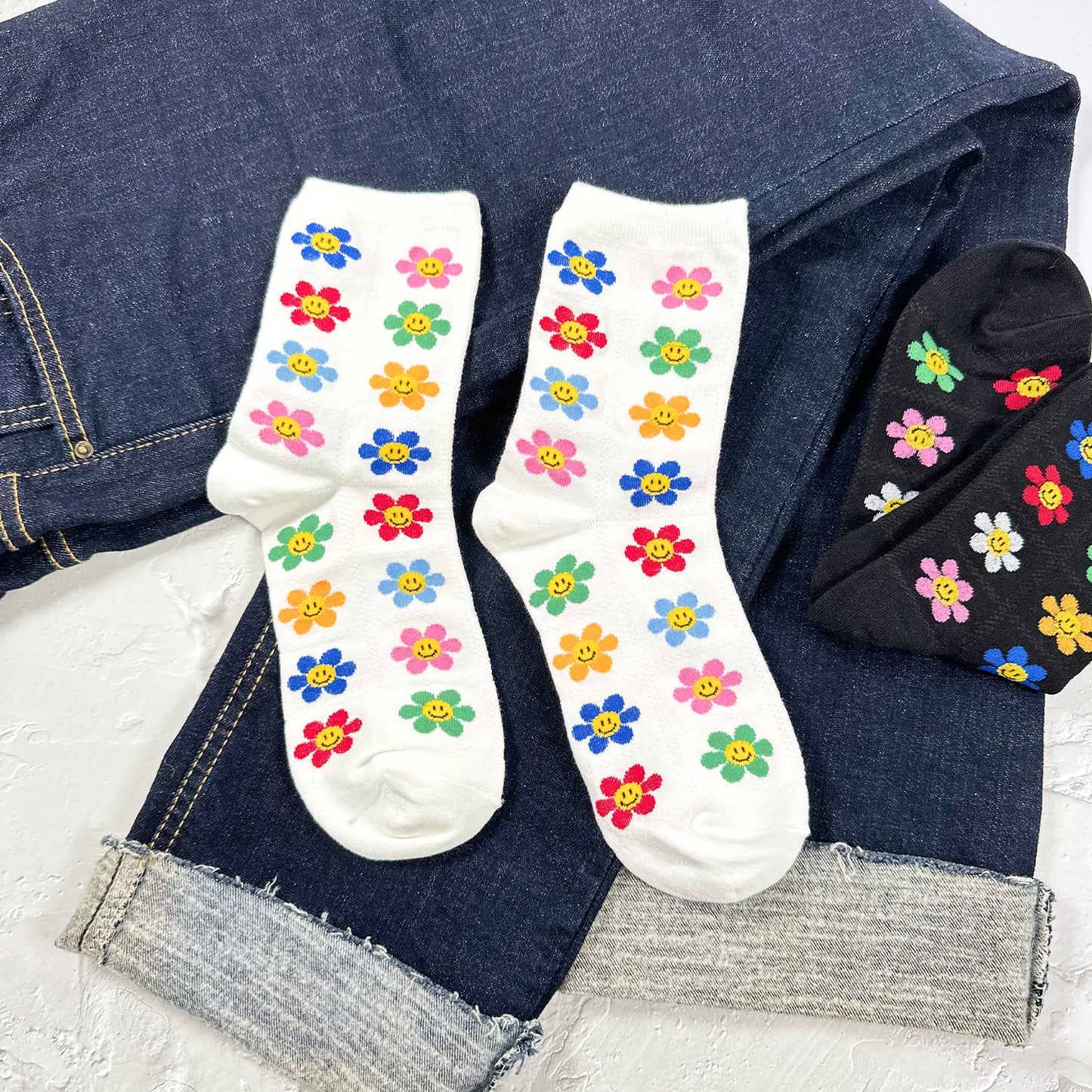Women's Crew Retro Smile Flower Day Socks