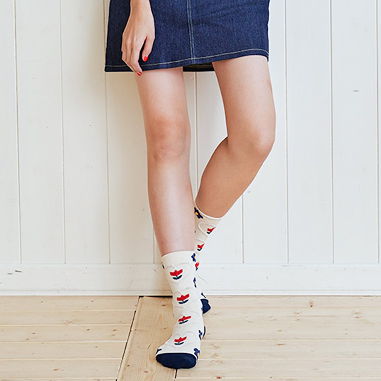 Women's Crew Heart Flower Deco Socks