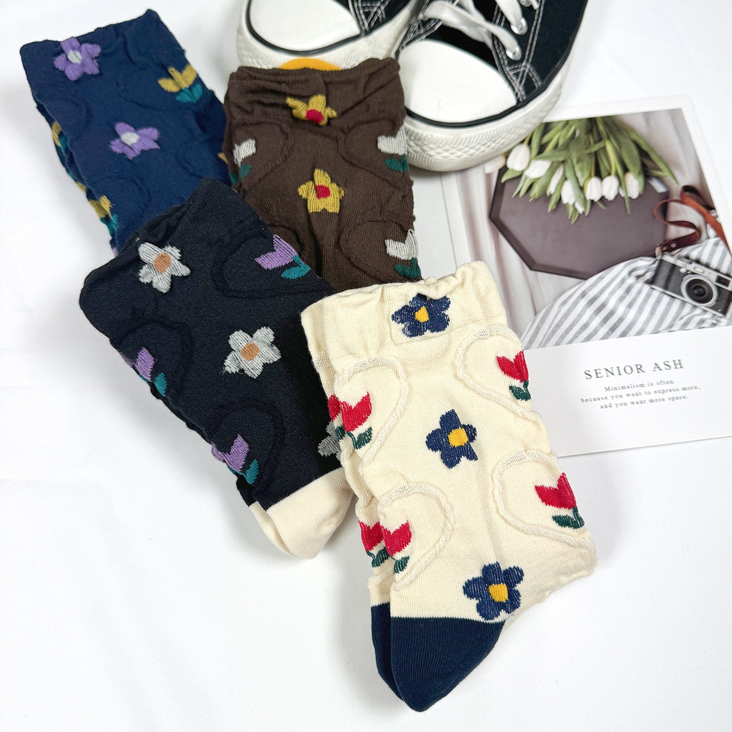 Women's Crew Heart Flower Deco Socks