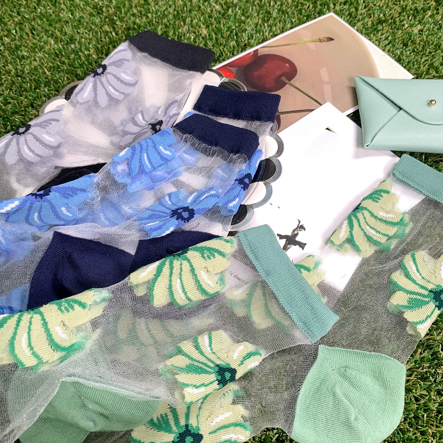 Women's Crew See-Through Simple Big Flower Socks