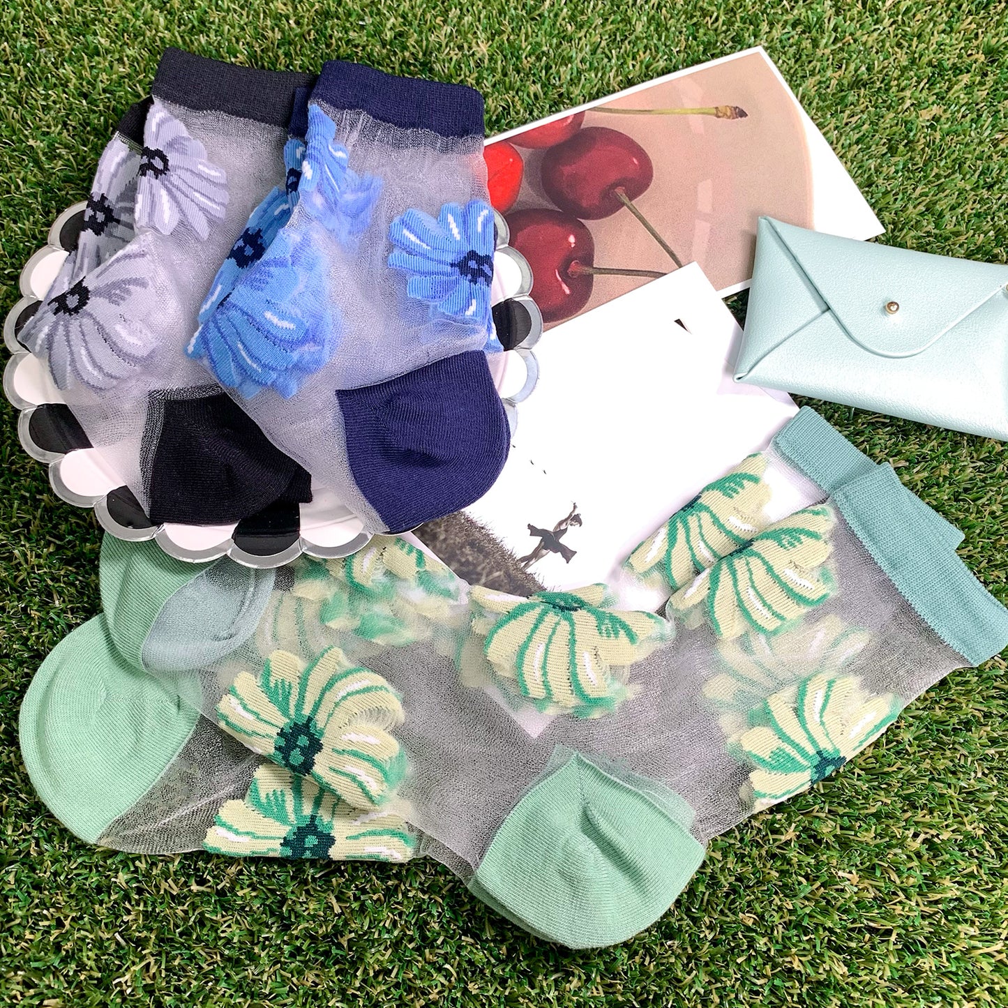 Women's Crew See-Through Simple Big Flower Socks