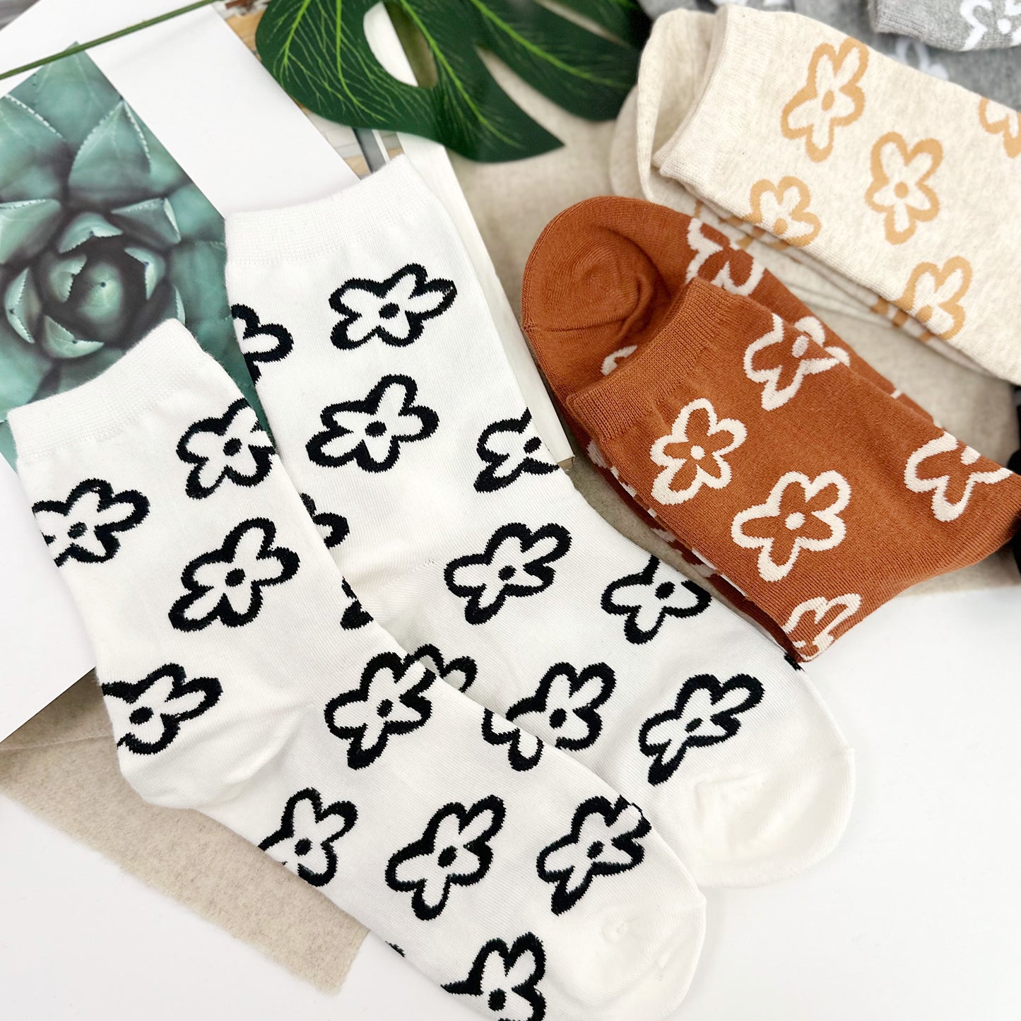 Women's Crew Line Flower Socks