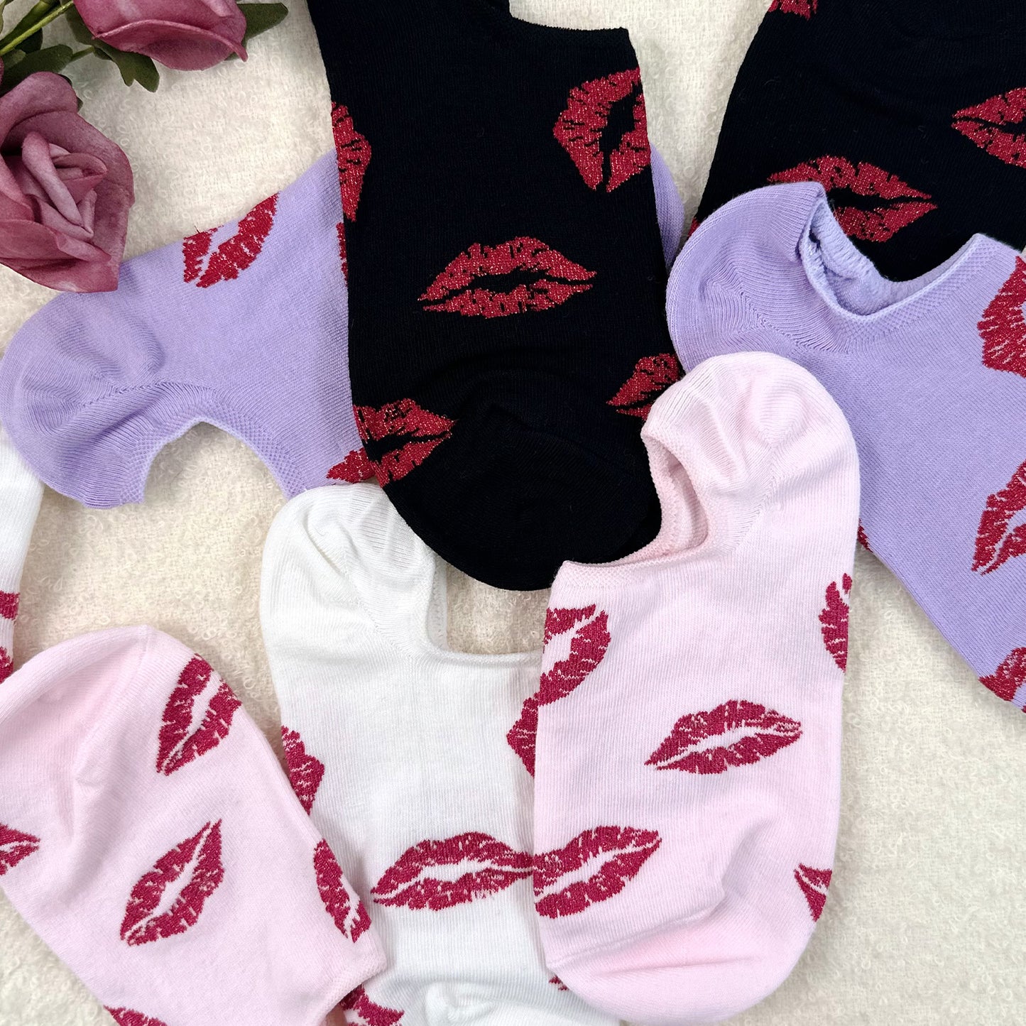 Women's No Show Kiss Socks