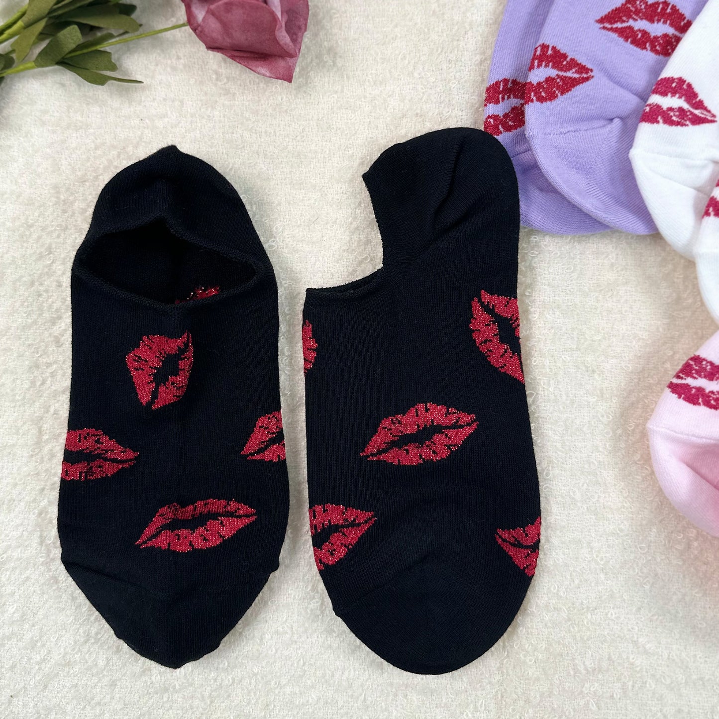 Women's No Show Kiss Socks