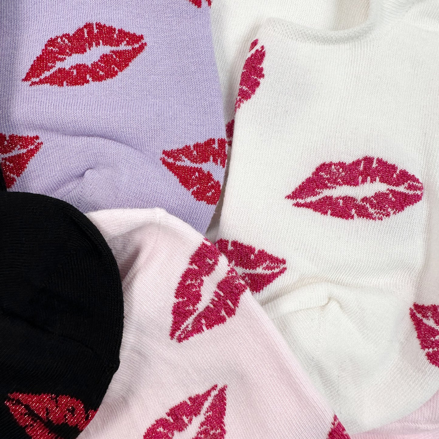 Women's No Show Kiss Socks